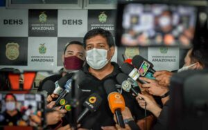 Imagem da notícia - PC-AM prende mulher por envolvimento em homicídio, latrocínio tentado, roubo e outros crimes na capital