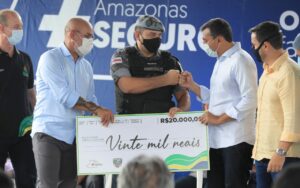 Imagem da notícia - Governador Wilson Lima entrega 65 viaturas, 30 motos e armamentos para as forças de segurança