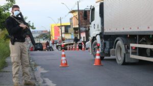 Imagem da notícia - Forças de segurança realizam mais de 400 abordagens em bairros da zona norte, durante operação Cidade Mais Segura