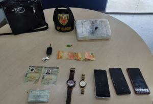Imagem da notícia - No bairro Compensa, Polícia Militar detém três homens e apreende cerca de 3 quilos de entorpecentes