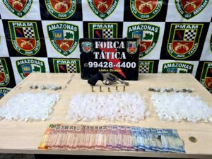 Imagem da notícia - PMAM prende três pessoas com armas e drogas, em Manaus