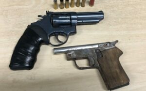 Imagem da notícia - PMAM prende três homens por porte ilegal de arma de fogo, na zona norte