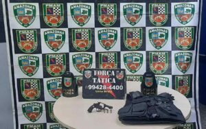 Imagem da notícia - Polícia Militar detém homem em posse de arma de fogo e colete balístico, no bairro Tarumã