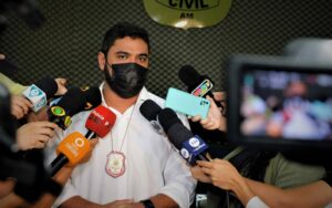 Imagem da notícia - PC-AM prende indivíduo por roubo a turistas em Manaus e cumpre mandado de busca e apreensão