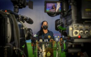 Imagem da notícia - PC-AM prende mulher por lesão corporal no âmbito da violência doméstica cometido contra a filha de 12 anos