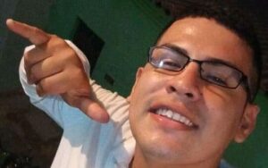 Imagem da notícia - PC-AM divulga imagem de dupla procurada por envolvimento em homicídio ocorrido em 2021