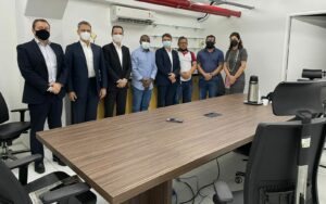 Imagem da notícia - Funcionários de instituição financeira visitam SSP-AM para agradecer apoio em resgate de gerente que foi sequestrada em Manaus