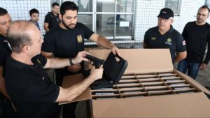 Imagem da notícia - Secretaria de Segurança recebe pistolas 9mm para reforçar combate à criminalidade no estado