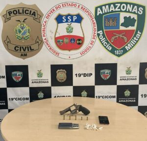 Imagem da notícia - Cidade Mais Segura: agentes da SSP-AM prendem homem com arma e drogas no bairro Santo Agostinho