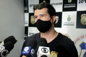 Imagem da notícia - Policiais civis do 20° DIP prendem dupla por tráfico de drogas e de maquinário