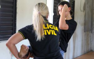 Imagem da notícia - PC-AM promove curso DEFENDA-SE, voltado à defesa pessoal para mulheres policiais
