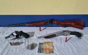Imagem da notícia - Cidade Mais Segura: homem é preso com armas, drogas e munições em Iranduba