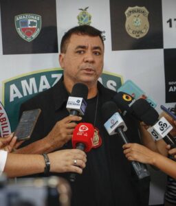 Imagem da notícia - PC-AM prende mulher com munições, drogas e dinheiro no bairro Alvorada