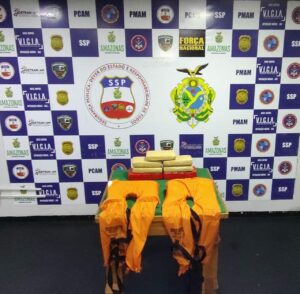 Imagem da notícia - Base Arpão: policiais encontram drogas em coletes salva-vidas