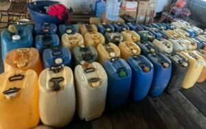 Imagem da notícia - Durante Operação Hórus, PMAM apreende embarcação por transporte irregular de combustível