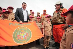 Imagem da notícia - Wilson Lima entrega certificados para bombeiros mirins formados no Amazonas