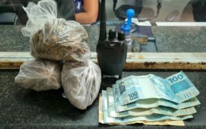 Imagem da notícia - Cidade Mais Segura: Policiais da SSP-AM apreendem adolescente por tráfico de drogas na zona norte de Manaus