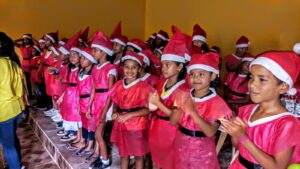 Imagem da notícia - Ação social da SSP-AM distribui presentes para mais de 300 crianças do distrito de Cacau Pirêra