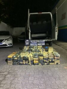 Imagem da notícia - Cidade Mais Segura: em ação integrada, foragido da Justiça é preso com mais de 200 quilos de drogas no bairro Cidade de Deus