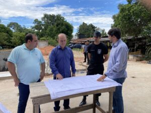 Secretário de Segurança vistoria obras da Companhia de Operações Especiais e do Centro de Formação de Condutores da PMAM