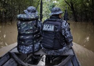 Imagem da notícia - Agentes prendem dupla por tráfico de drogas durante cumprimento de mandado de busca e apreensão em Beruri-AM