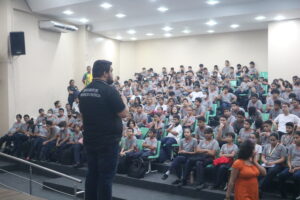 Departamento de Prevenção à violência realiza palestra socioeducativa em escola pública de Manaus