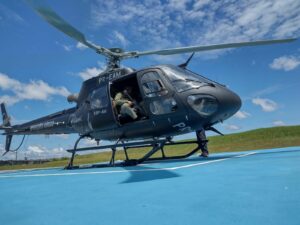 Imagem da notícia - Agentes do Departamento Integrado de Operações Aéreas reforçam policiamento na área Central de Manaus