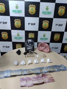 Imagem da notícia - Cidade Mais Segura: SSP-AM prende dois homens com drogas e arma de fogo no bairro Praça 14