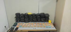 Em ação conjunta, SSP-AM e PF prendem homem com 50kg de droga e arma na Zona Norte de Manaus