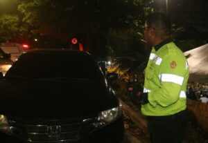 Imagem da notícia - CIF: Um estabelecimento foi interditado, cinco autuados e 43 condutores de veículos autuados ou notificados entre a noite de sábado e madrugada deste domingo