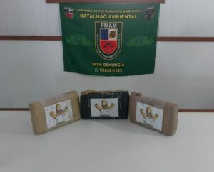 Imagem da notícia - Base Fluvial Tiradentes: SSP-AM apreende droga avaliada em R$60 mil em embarcação na orla de Manacapuru