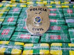 Imagem da notícia - PC-AM apreende cocaína avaliada em mais de R$ 800 mil e prende transportador do material
