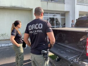 Imagem da notícia - PC-AM deflagra 2ª fase da Operação Ultimato e prende integrante de grupo criminoso, apreende veículo e diversos celulares