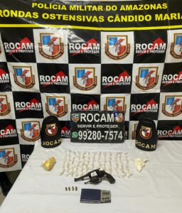 Imagem da notícia - Durante Operação Paz, PMAM apreende arma e entorpecentes