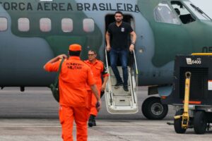 Imagem da notícia - Governo do Amazonas envia equipes para transportar vítimas de acidente aéreo em Barcelos