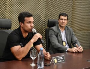 Imagem da notícia - PC-AM prende dupla e apreende adolescente por roubo a escola de idiomas no conjunto Vieiralves