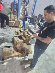 Imagem da notícia - Durante fiscalização, PC-AM apreende cerca de 13 toneladas de alimentos em situação irregular