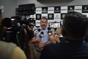 Imagem da notícia - PC-AM prende mulher envolvida em roubo e tentativa de latrocínio em ônibus do transporte coletivo 