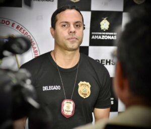 Imagem da notícia - Grupo criminoso é preso por efetuar compras com cartões clonados em loja de tinta, gerando prejuízo de R$ 90 mil