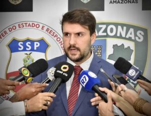 Imagem da notícia - PC-AM prende dupla envolvida em furto qualificado de 87 televisores de empresa do Polo Industrial de Manaus