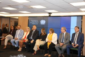 Imagem da notícia - Governo do Amazonas recebe viaturas do Governo Federal para fortalecimento da segurança pública