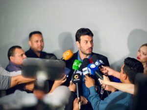 Imagem da notícia - PC-AM prende homem que agrediu a própria filha por não aceitar o término do relacionamento com a mãe da criança