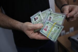 Imagem da notícia - SSP-AM informa suspensão temporária do atendimento ao público para a emissão e entrega da CIN