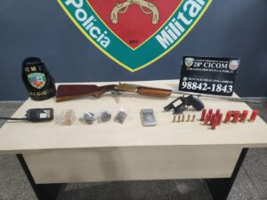 Imagem da notícia - PMAM apreende duas armas de fogo e drogas em comunidade na zona leste 