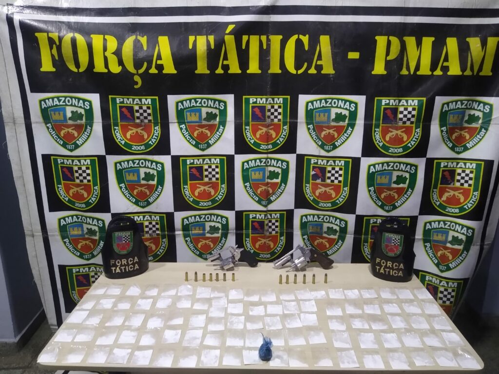 PMAM OCORRENCIA POLICIA MILITAR DO AMAZONAS APREENDE DUAS ARMAS DE FOGO E DROGAS FORCA TATICA FOTO