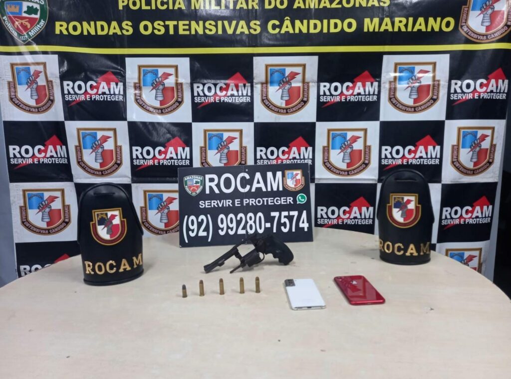 PMAM ROCAM PRENDE 02 HOMENS COM ARMA DE FOGO E CELULARES ROUBADOS FOTO DIVULGACAO PMAM