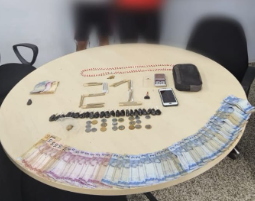 Imagem da notícia - Homem é preso e adolescente apreendido após incursão de policiais militares na zona oeste