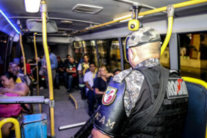 Imagem da notícia - Forças de Segurança reforçam policiamento nas rotas de empresas do Distrito Industrial e de transportes coletivos em Manaus com tropas especializadas