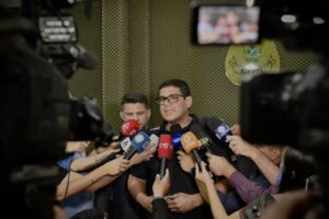 Imagem da notícia - Em menos de um mês, PC-AM prende homem que matou idoso com cinco golpes de facas