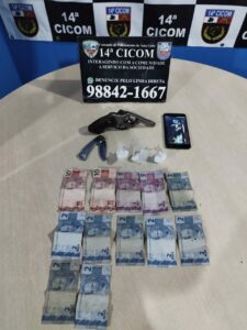 Imagem da notícia - Polícia Militar do Amazonas prende dupla com arma de fogo e drogas na zona leste